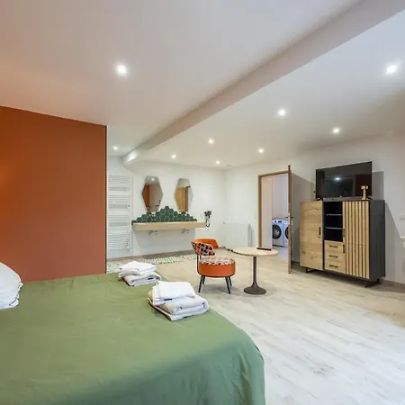 De Charme -14 Personnes - Piscine Chauffee - *