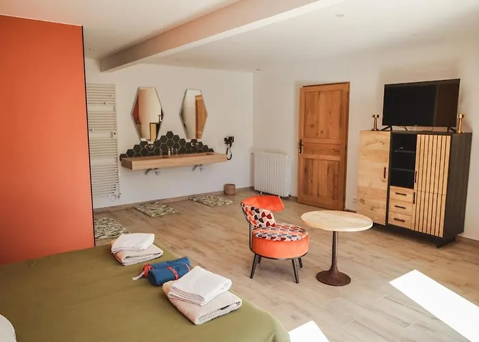 De Charme -14 Personnes - Piscine Chauffee -