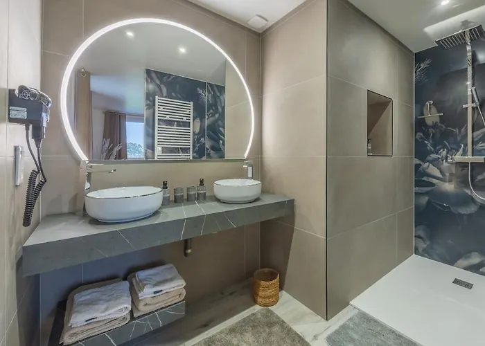 De Charme -14 Personnes - Piscine Chauffee - Clécy