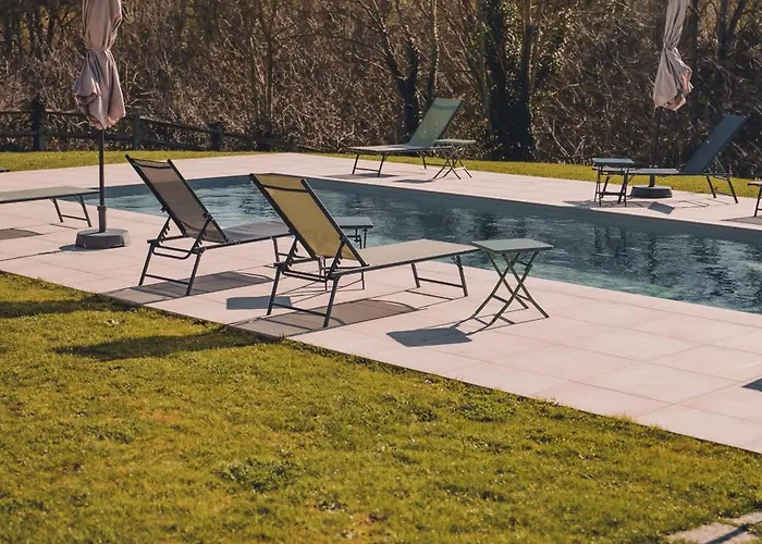 De Charme -14 Personnes - Piscine Chauffee - *